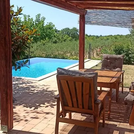 Magnolia Vila *